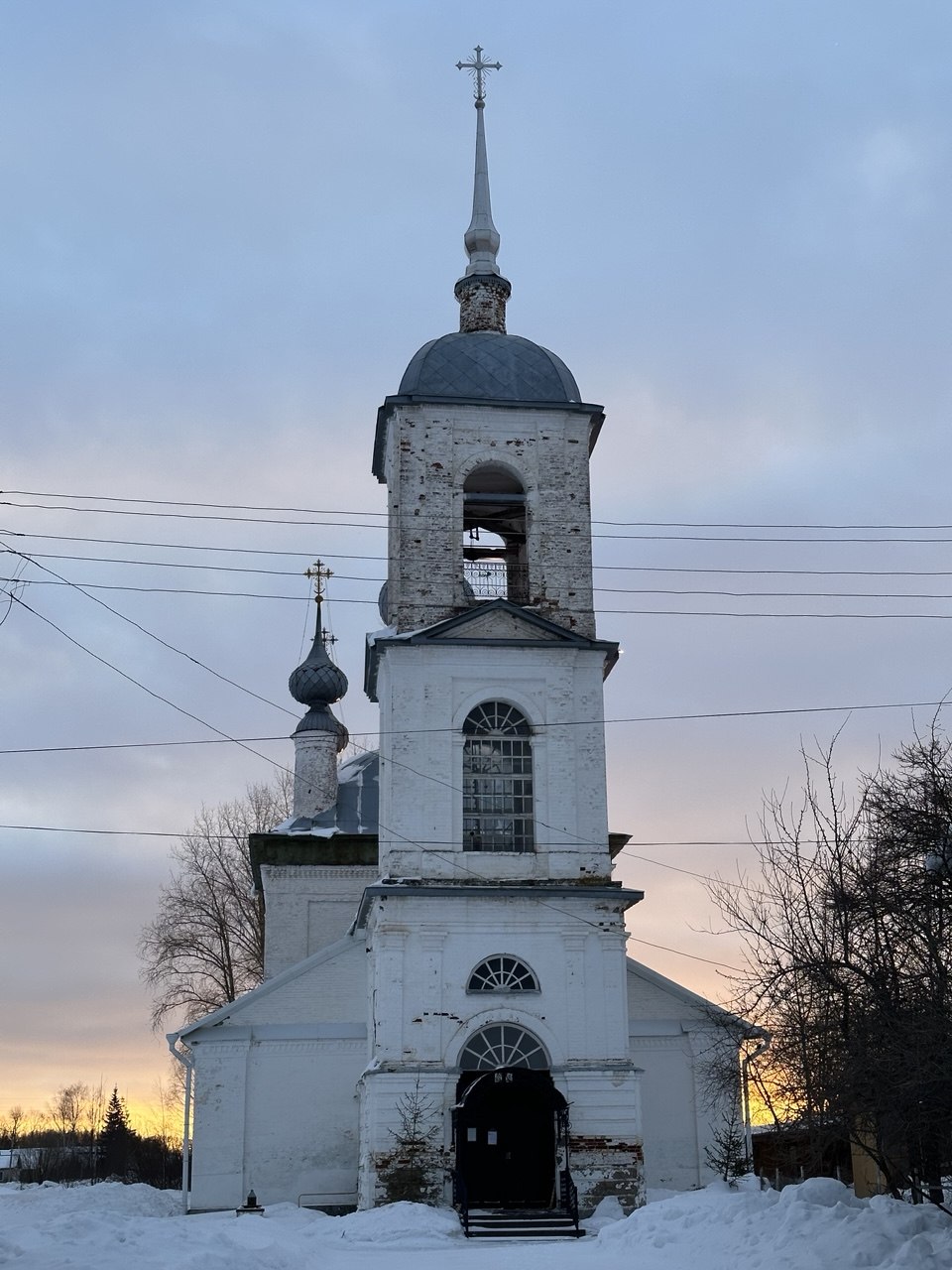 Храм зимой